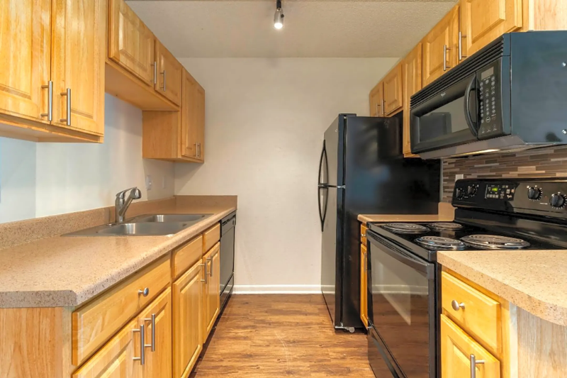1805 Summit Hills Way #O - Photo 2 of 5