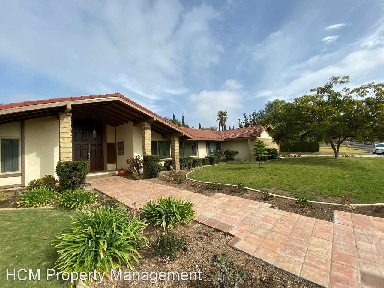 18801 Ridgewood Ln - Photo 3 of 43