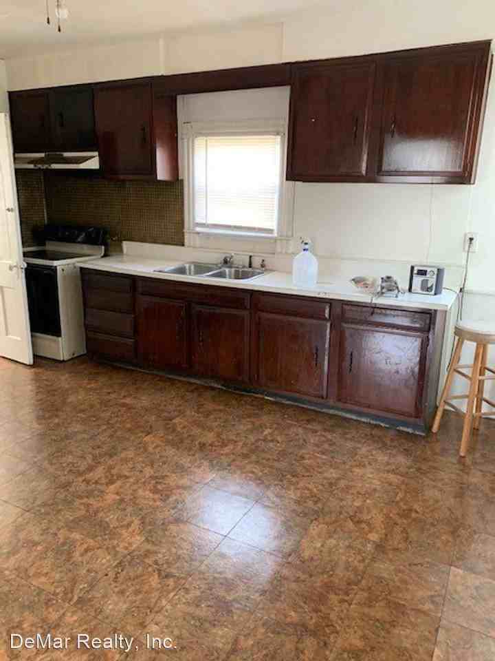 807 Delaware Ave - Photo 2 of 5