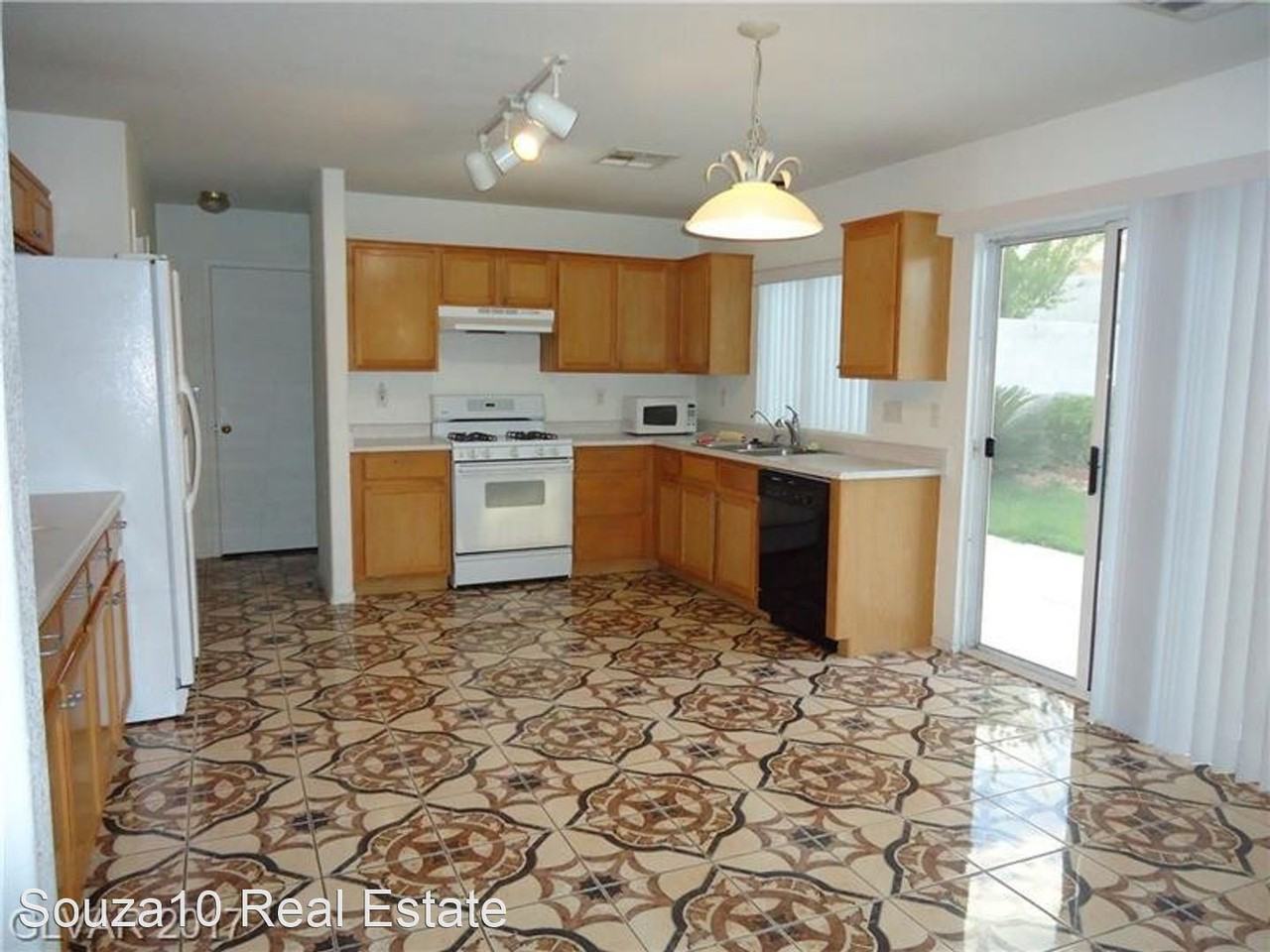 3114 Crownline Ct - Photo 2 of 21