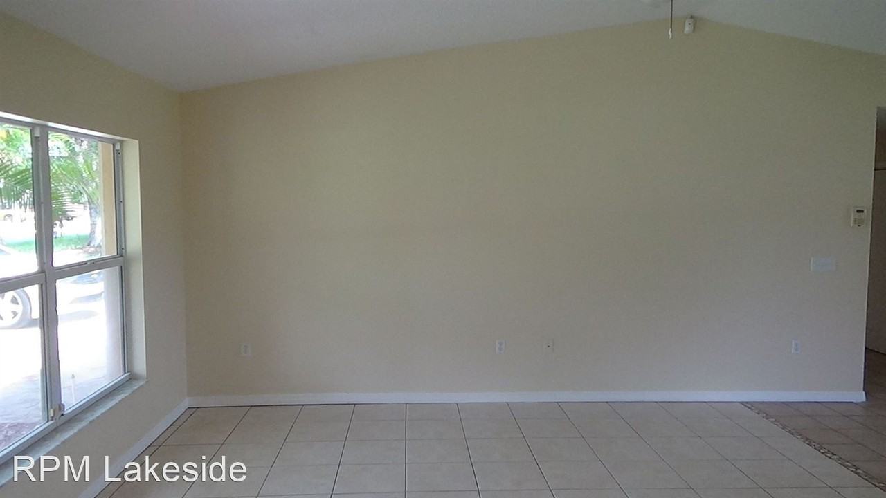 4717 Easton St - Photo 2 of 15