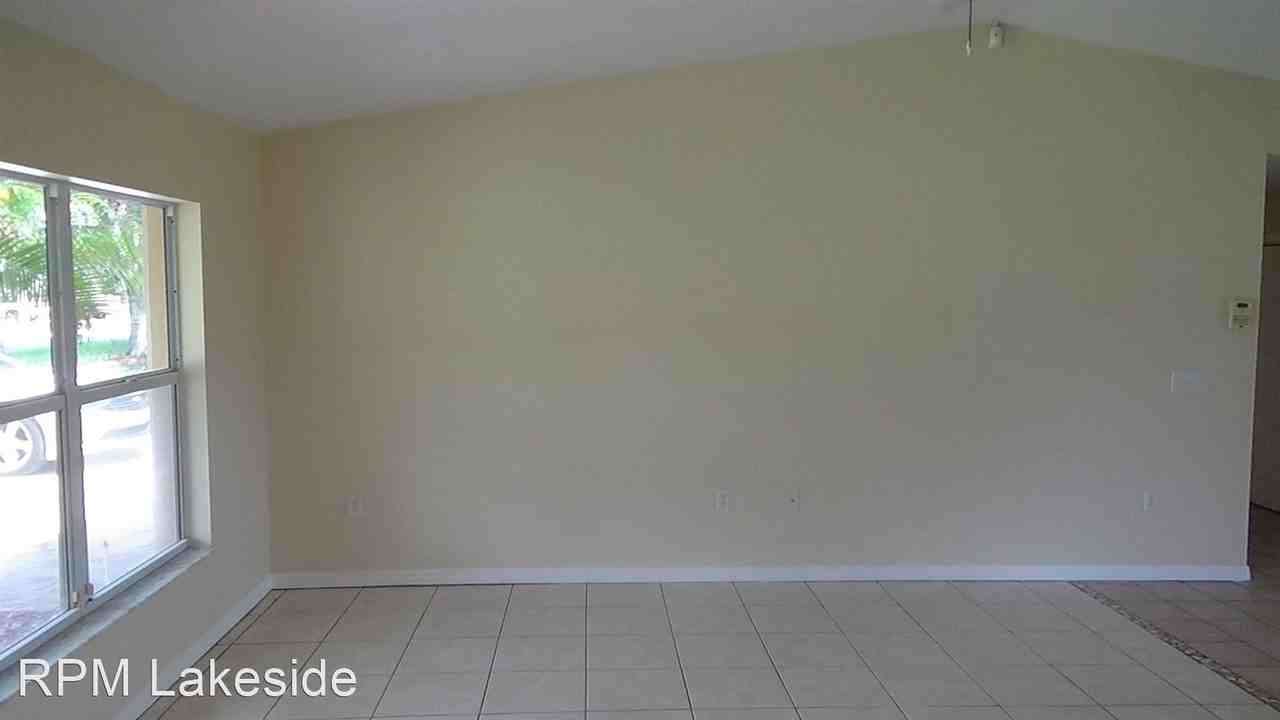 4717 Easton St - Photo 3 of 15