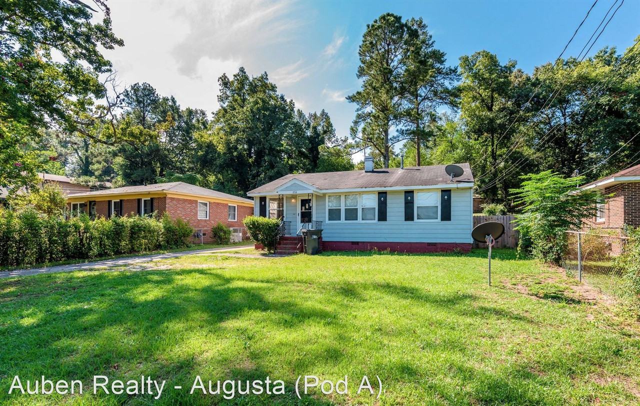 2714 Royal St - Photo 3 of 30