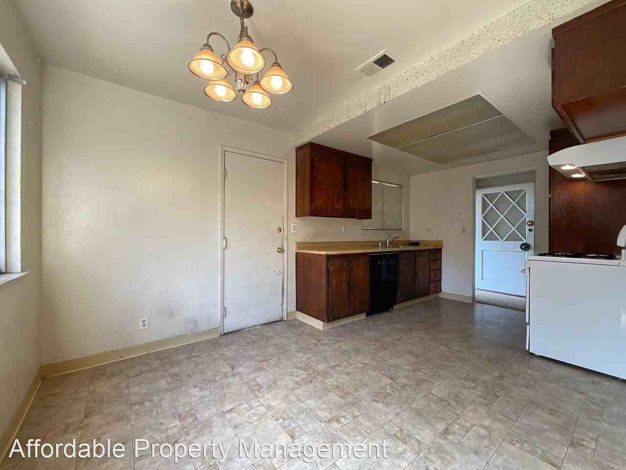 2169 Yosemite Dr - Photo 3 of 13