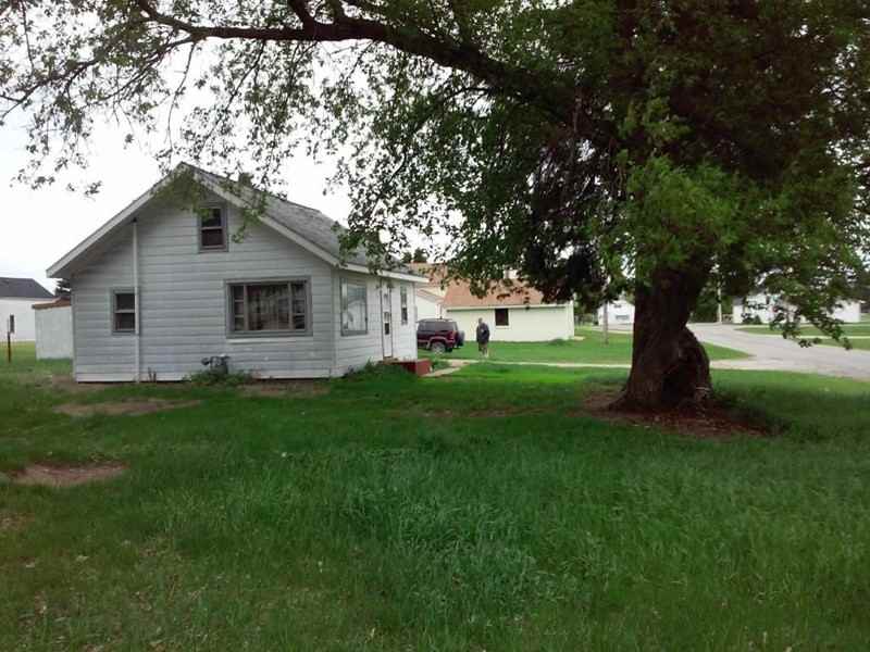 463 Sheridan St - Photo 3 of 8