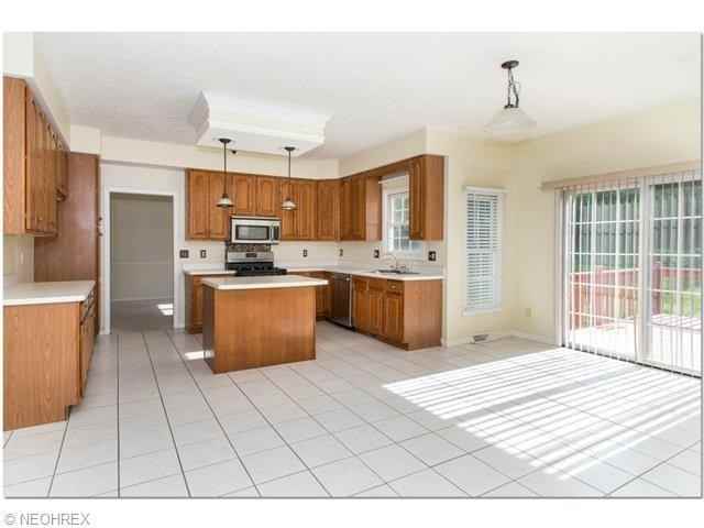 8545 Oaktree Dr - Photo 2 of 20