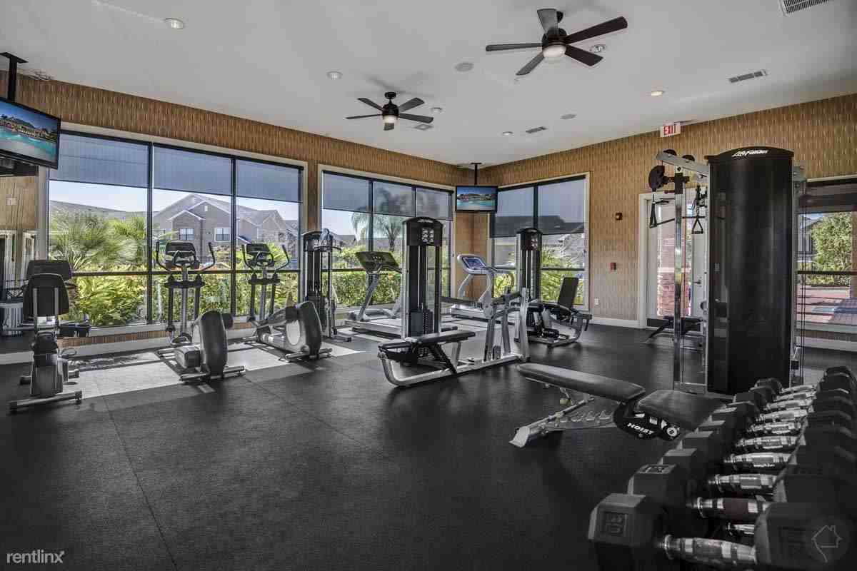 23511 - Photo 2 of 10