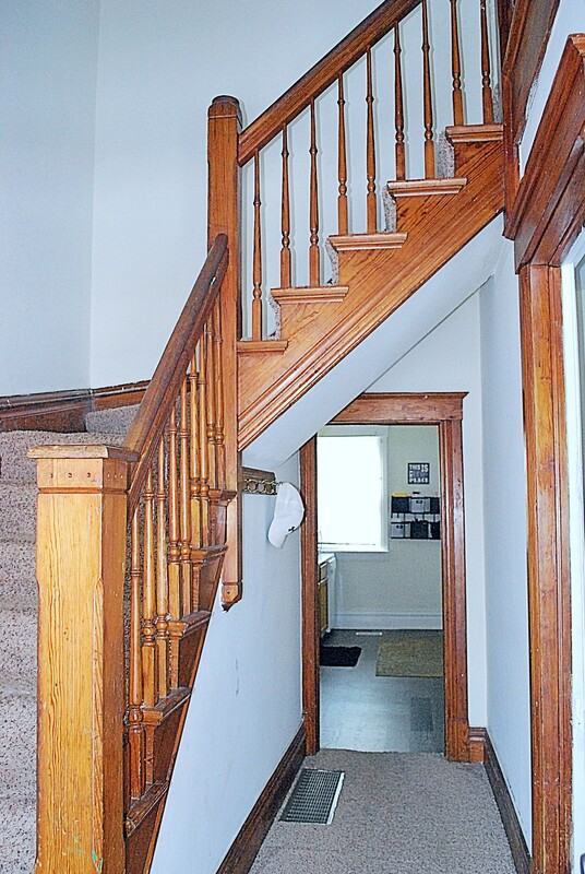 470 12th St - Photo 3 of 24