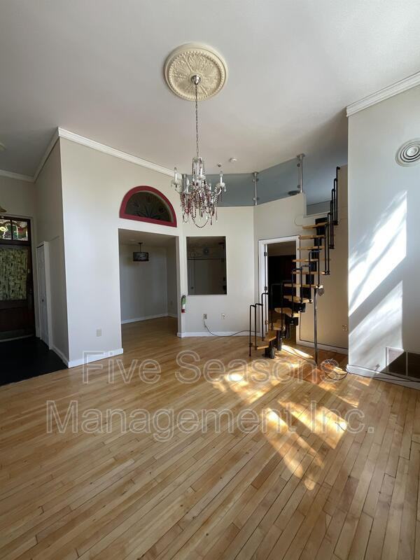 67 Union St - Photo 3 of 16