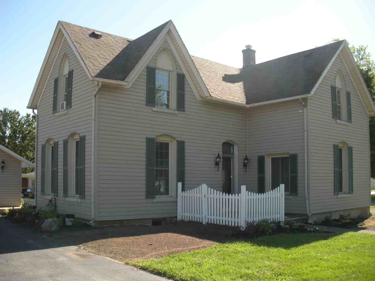 921 S Washington St - Photo 2 of 22