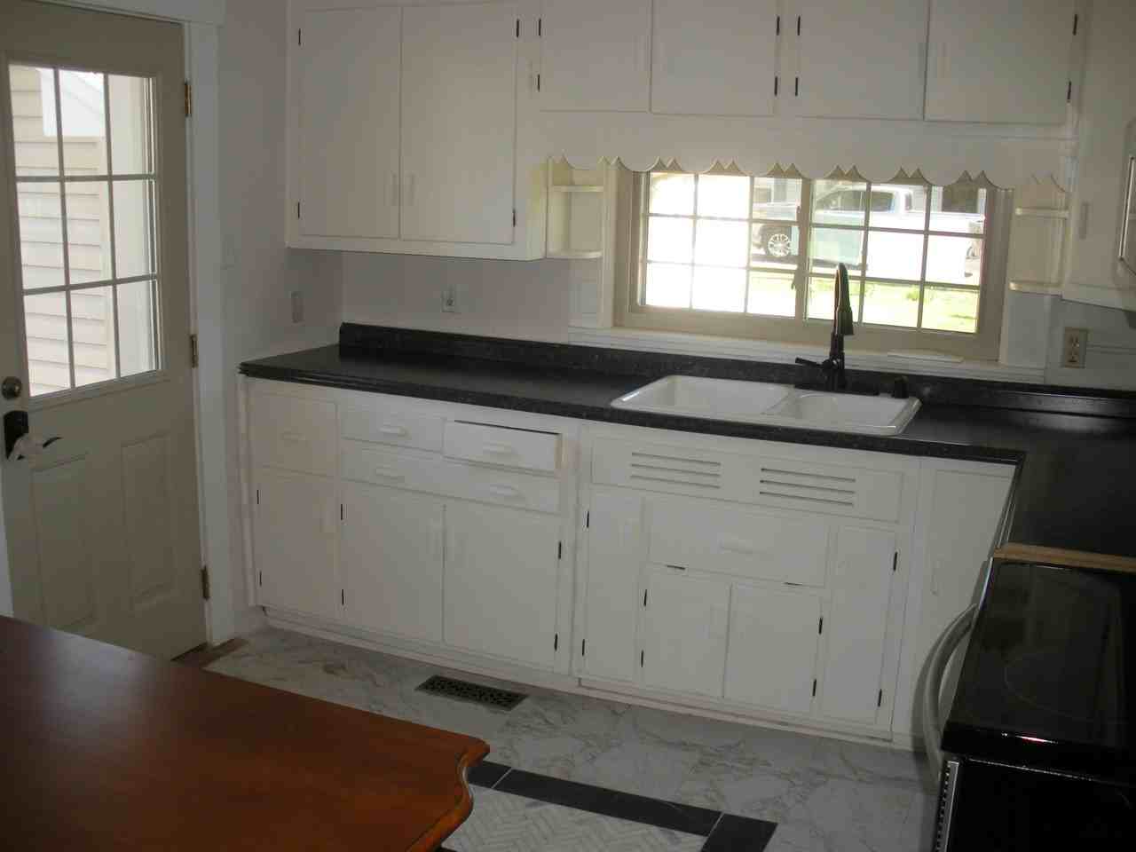 921 S Washington St - Photo 3 of 22