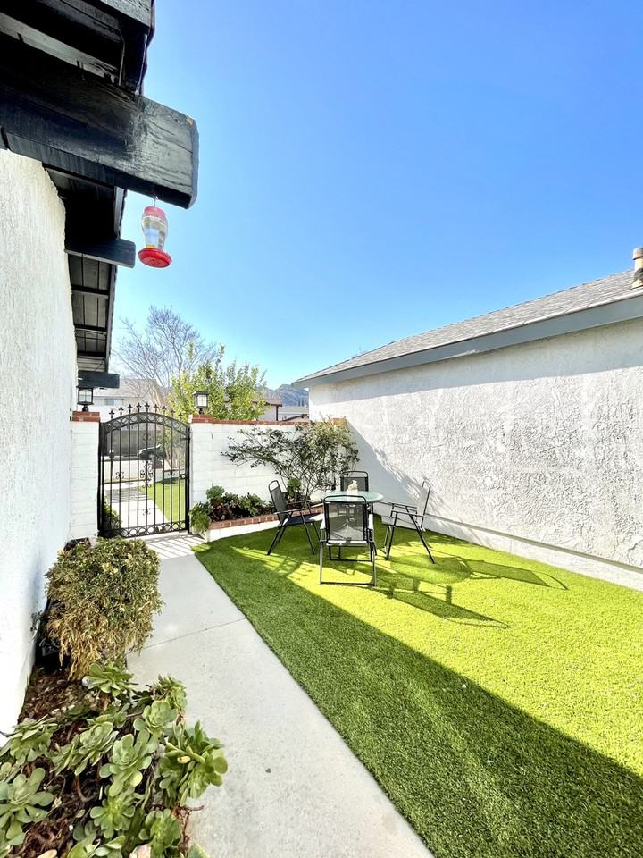 10238 Brooke Avenue - Photo 2 of 6