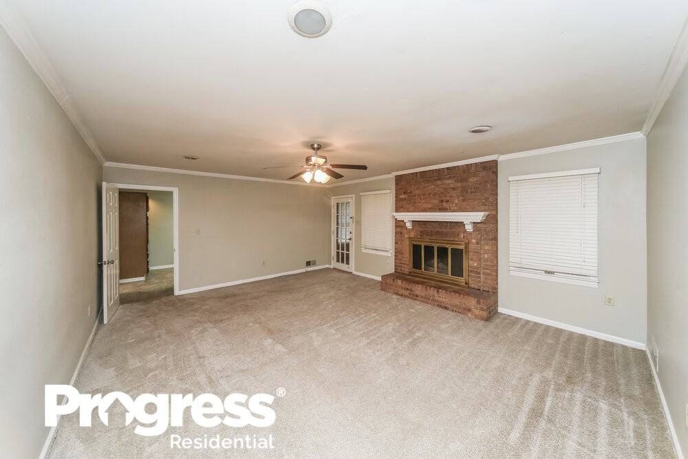 7826 Winward Ln - Photo 3 of 16