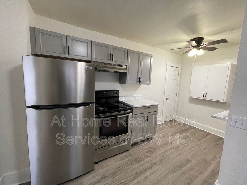 1200 S Jefferson Ave - Photo 5 of 11