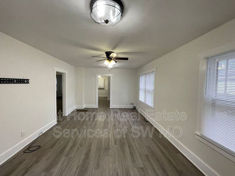 1200 S Jefferson Ave - Photo 2 of 11
