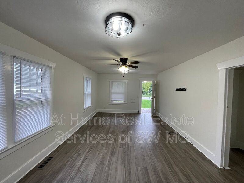 1200 S Jefferson Ave - Photo 3 of 11