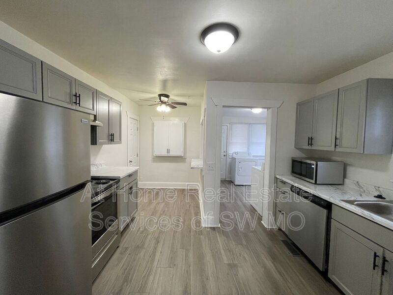1200 S Jefferson Ave - Photo 4 of 11