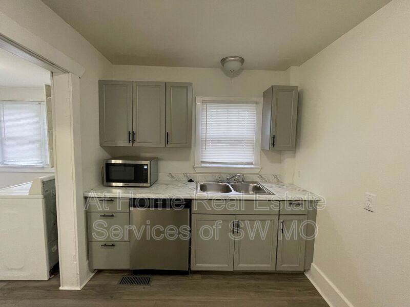 1200 S Jefferson Ave - Photo 6 of 11