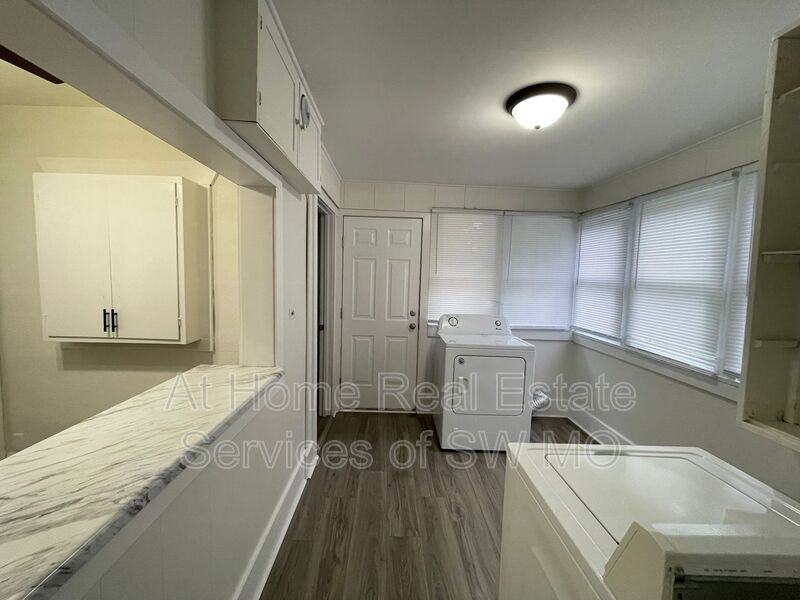 1200 S Jefferson Ave - Photo 7 of 11