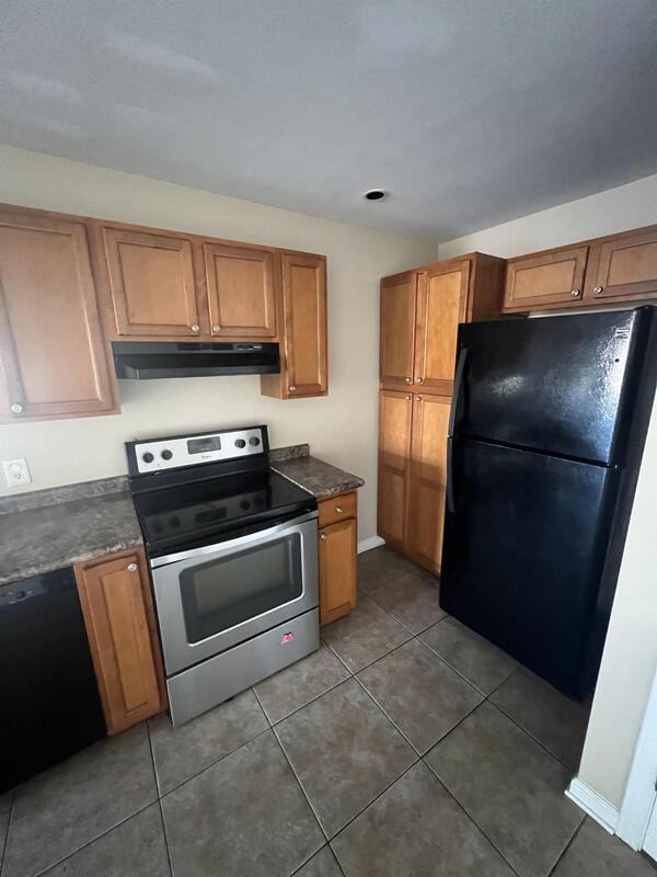 210 W Genie St - Photo 2 of 10
