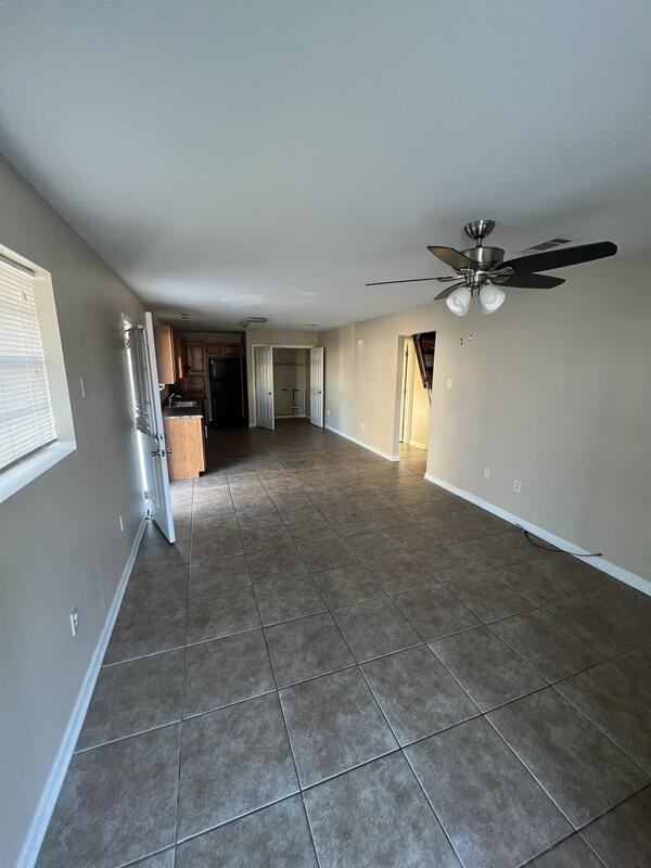210 W Genie St - Photo 5 of 10