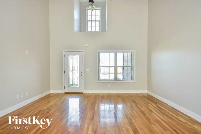 1010 Azalea Ct S - Photo 3 of 15