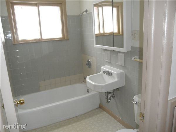 1705 S West Ave - Photo 2 of 12