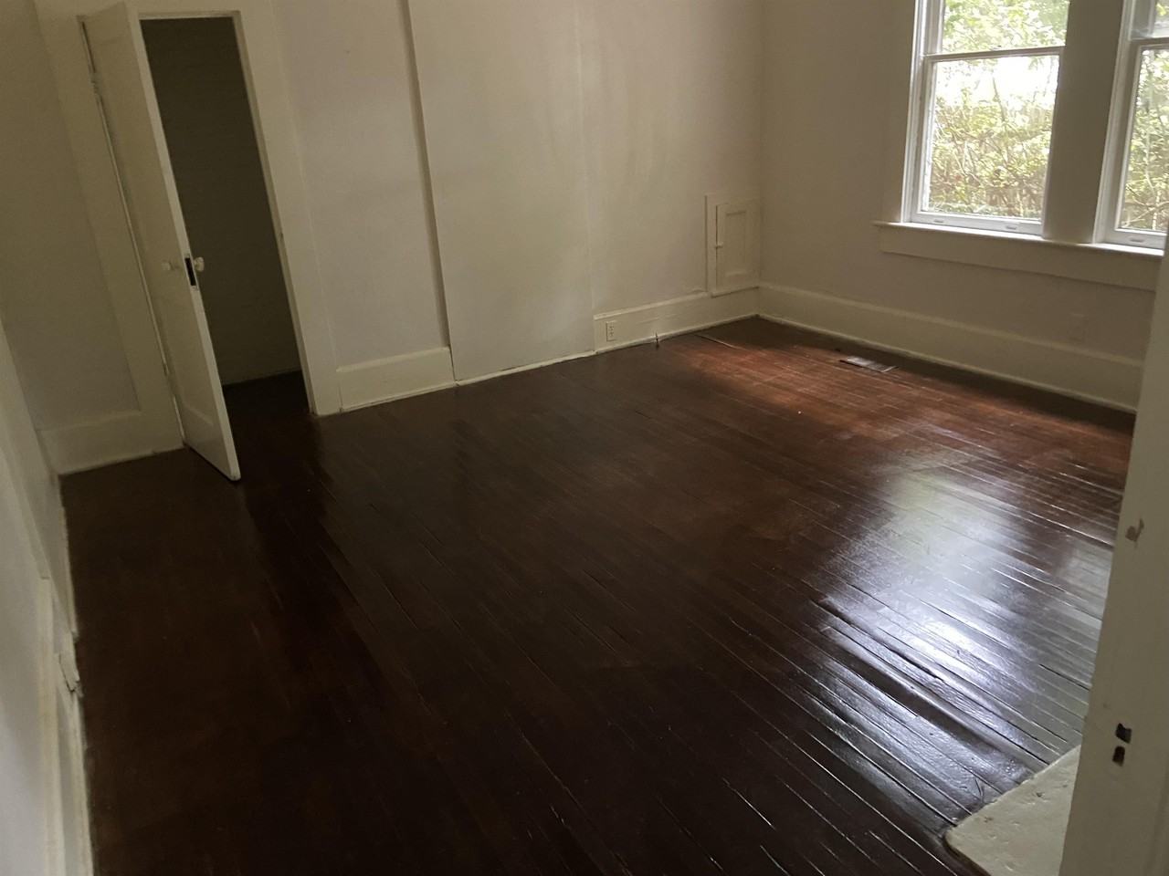 E Jane St #306-5 - Photo 2 of 4