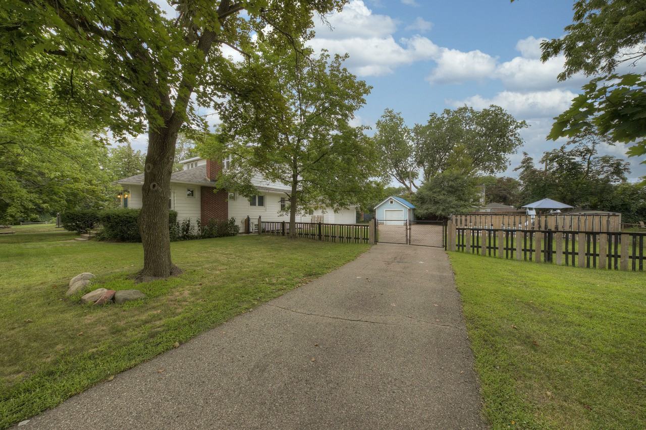 11836 N Haggerty Rd - Photo 2 of 27