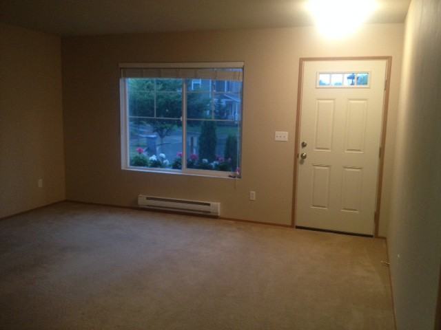 9524 Hancock Ave Se - Photo 3 of 13