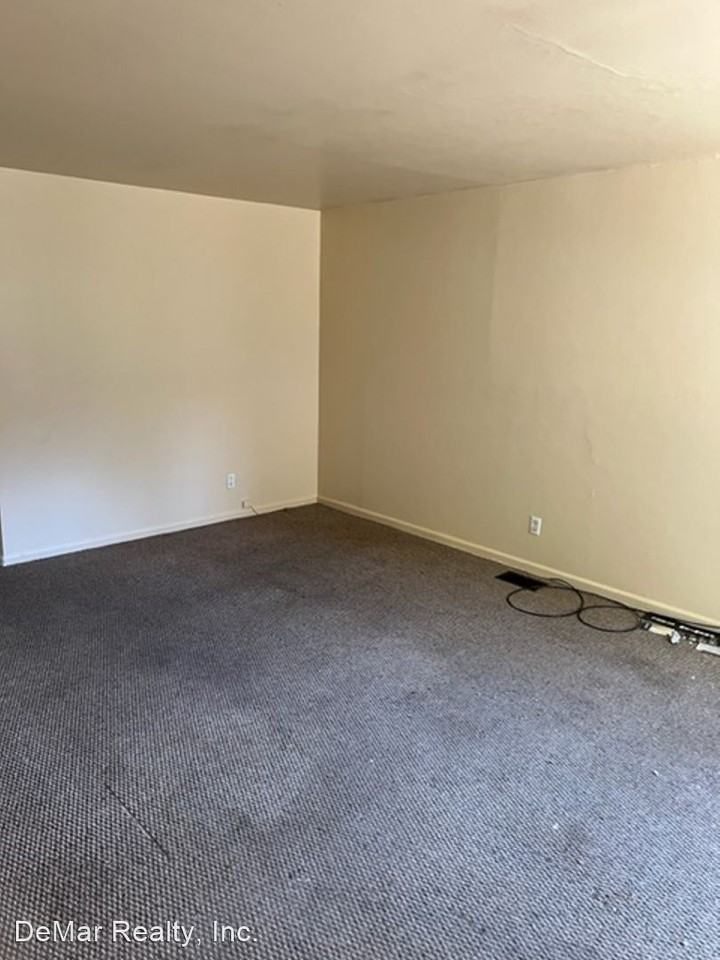 2962-2962 1/2 Roosevelt - Photo 2 of 6