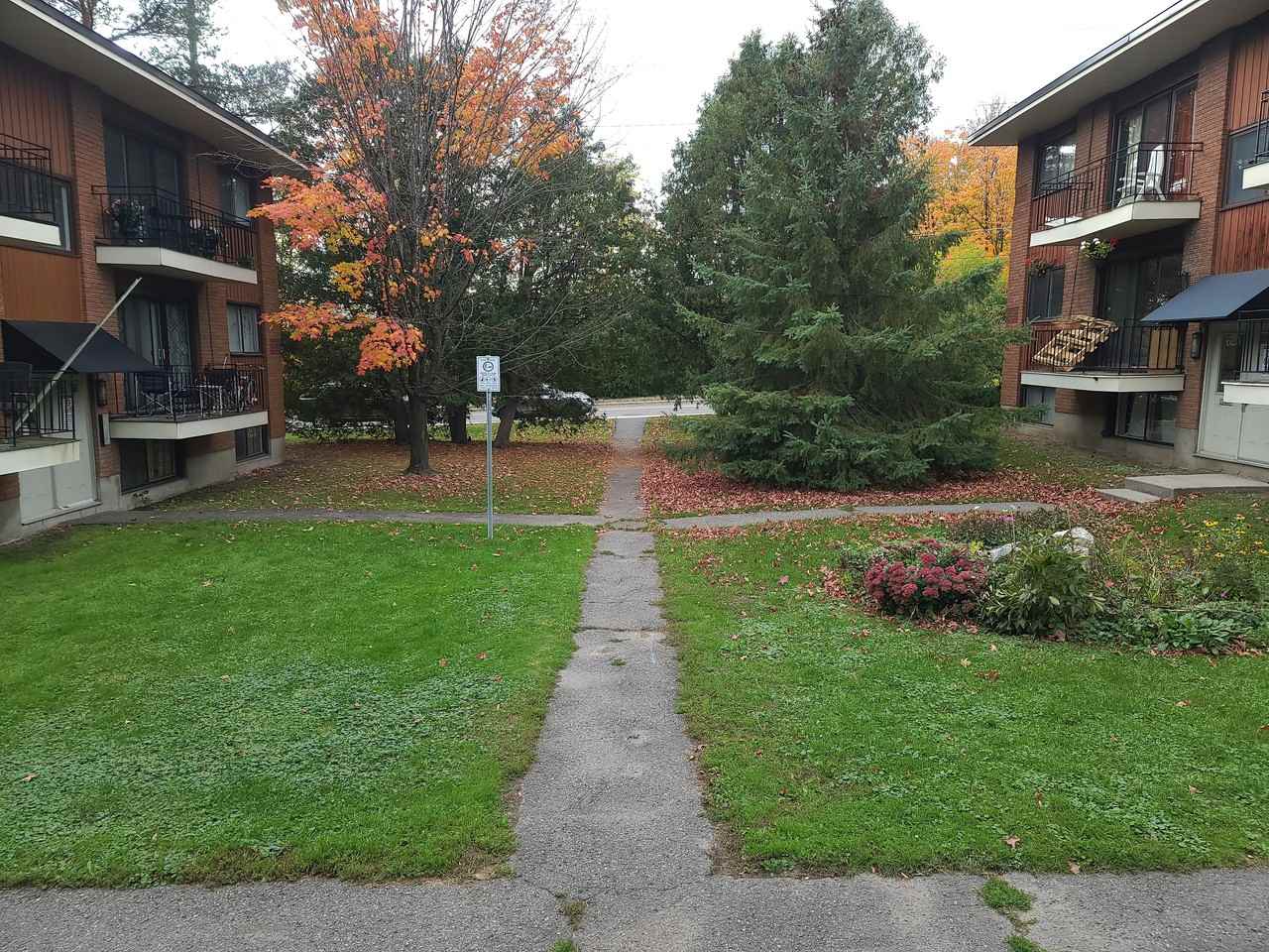 Carsonhill Apts Apartments 643 Carson's Road 1, Ottawa, ON K1K 4V6