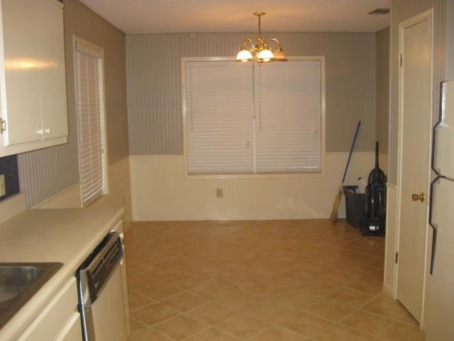 3433 Dandale Dr - Photo 3 of 13