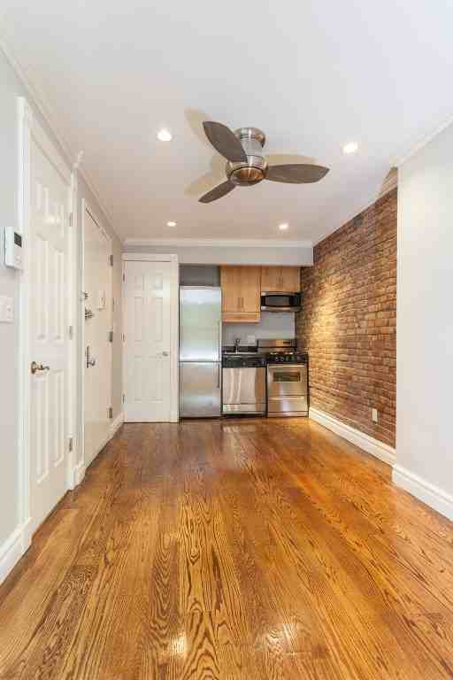 E 5th St #2D - Photo 2 of 7