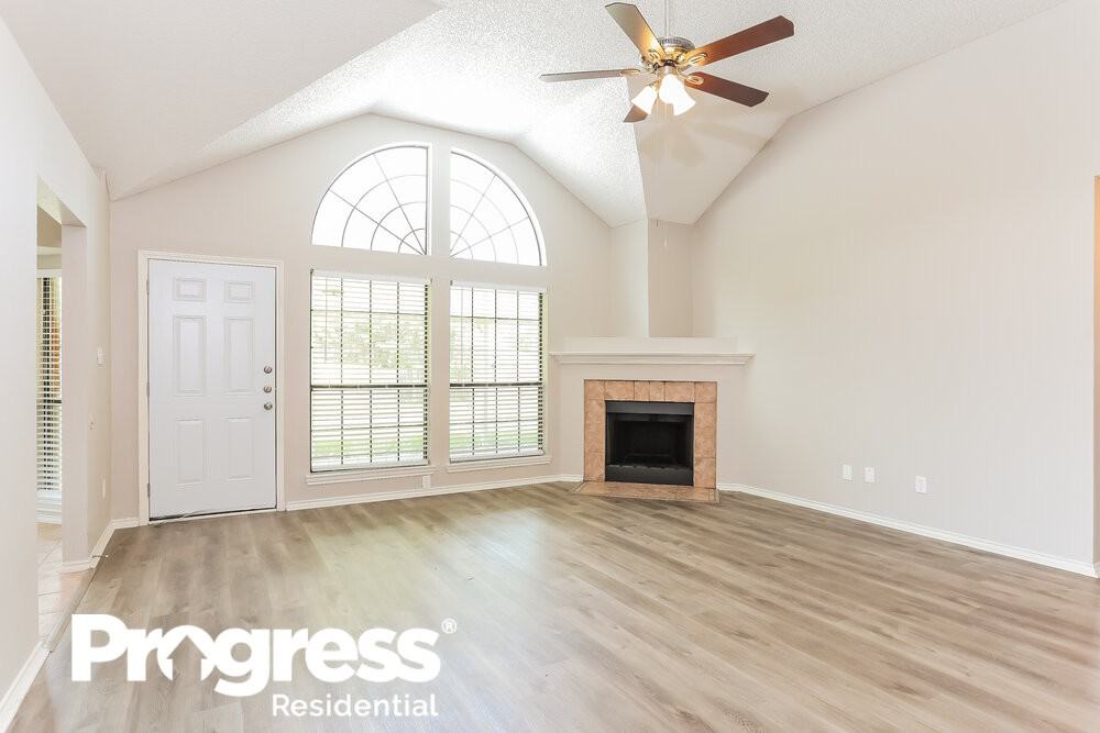 2301 Weyborn Dr - Photo 3 of 16