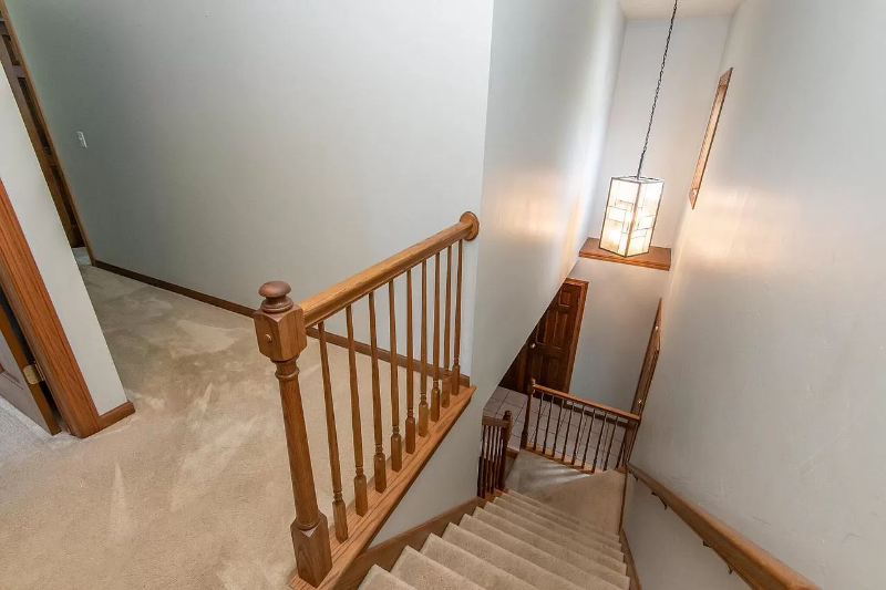 N48W16103 Lone Oak Ln - Photo 2 of 37