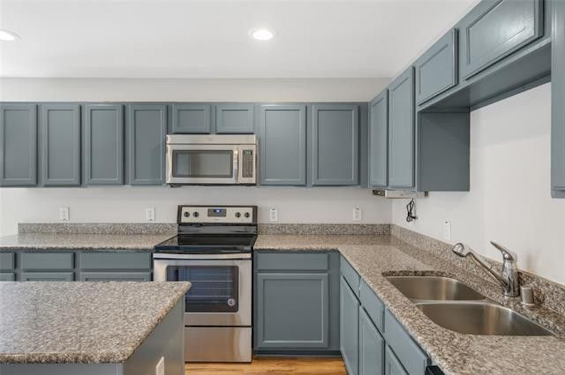 13072 Sewanee Dr - Photo 3 of 23