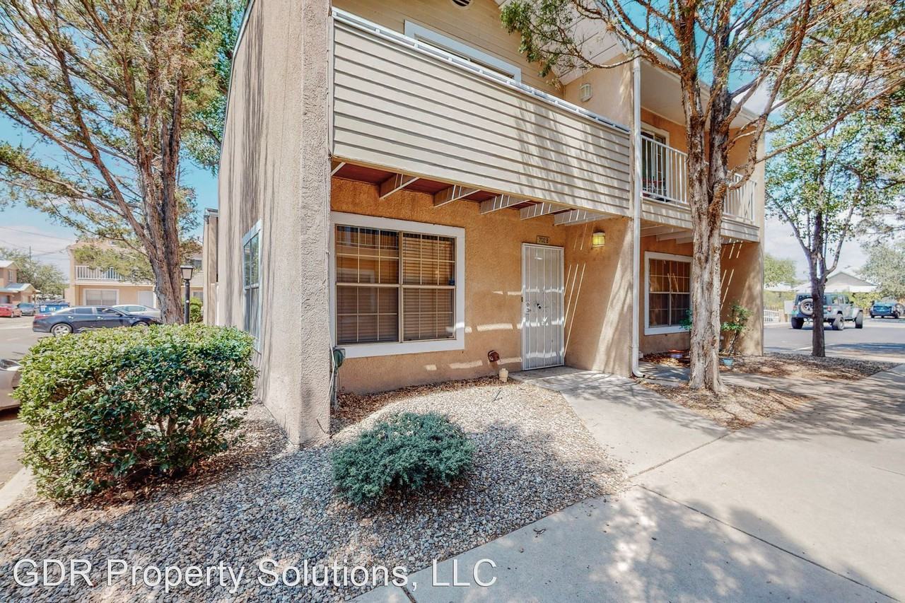 702 Fruit Ave Nw Apt B - Photo 2 of 28