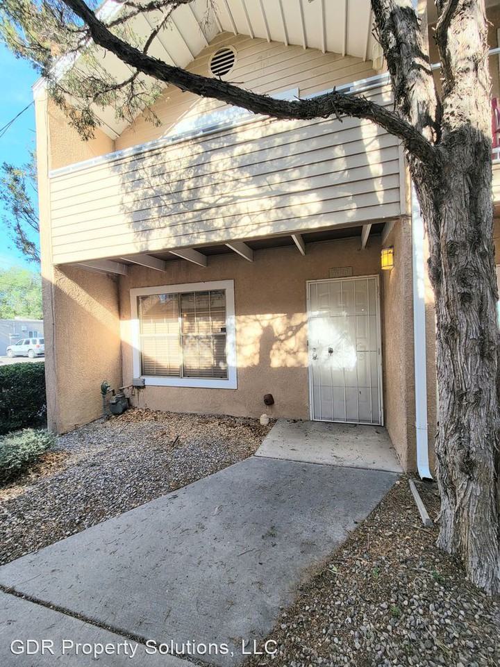 702 Fruit Ave Nw Apt B - Photo 3 of 28