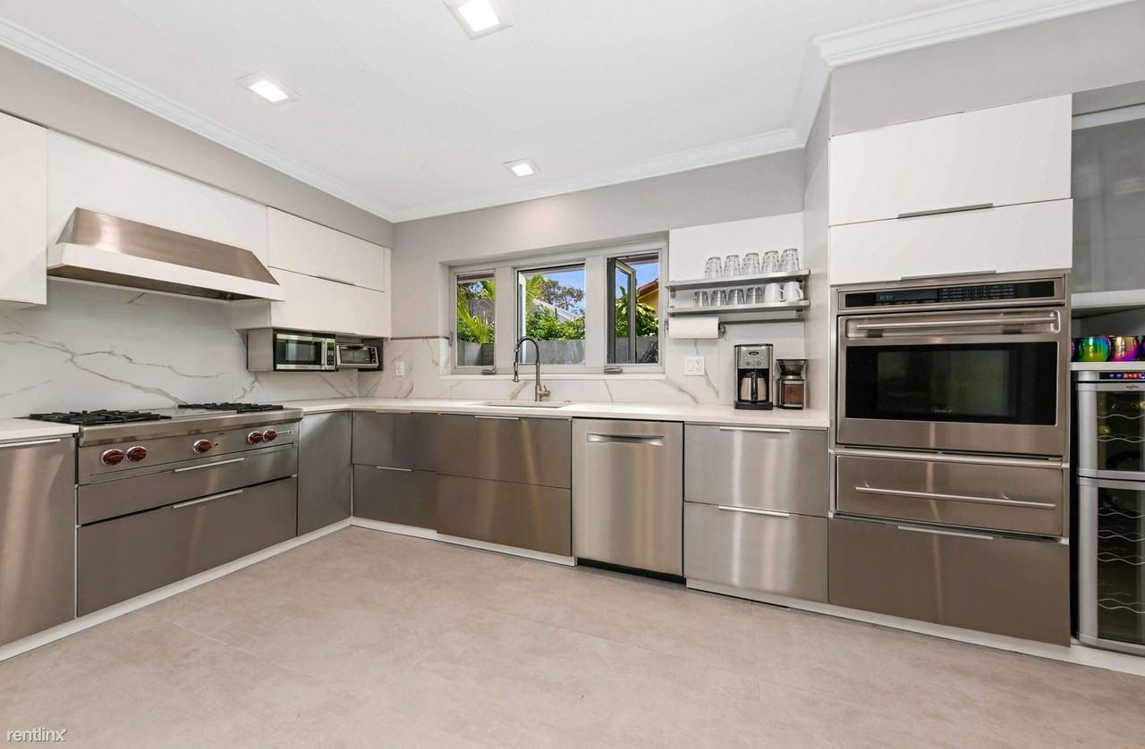 850 Nw 15th Ave - Photo 2 of 20