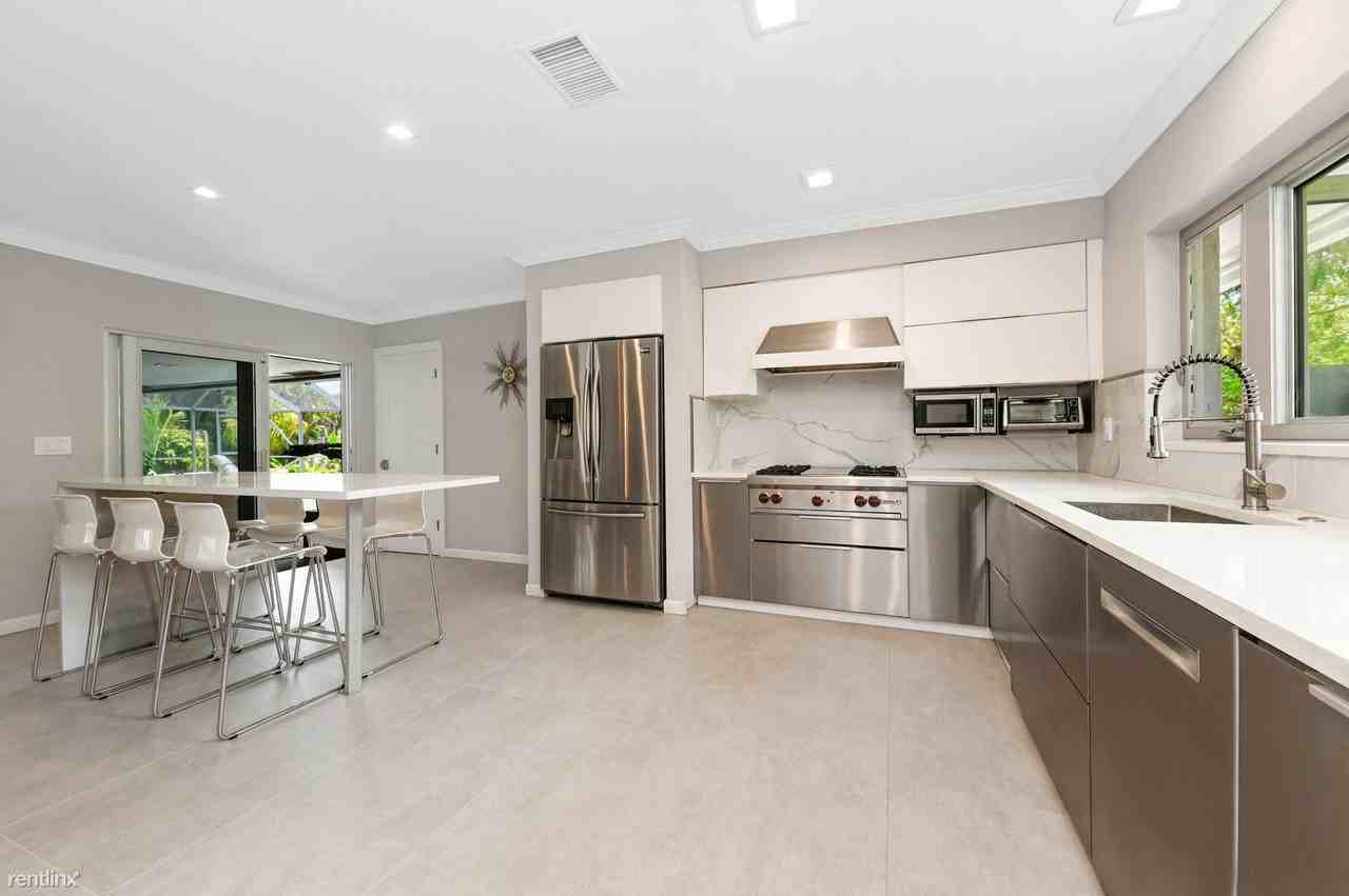 850 Nw 15th Ave - Photo 3 of 20