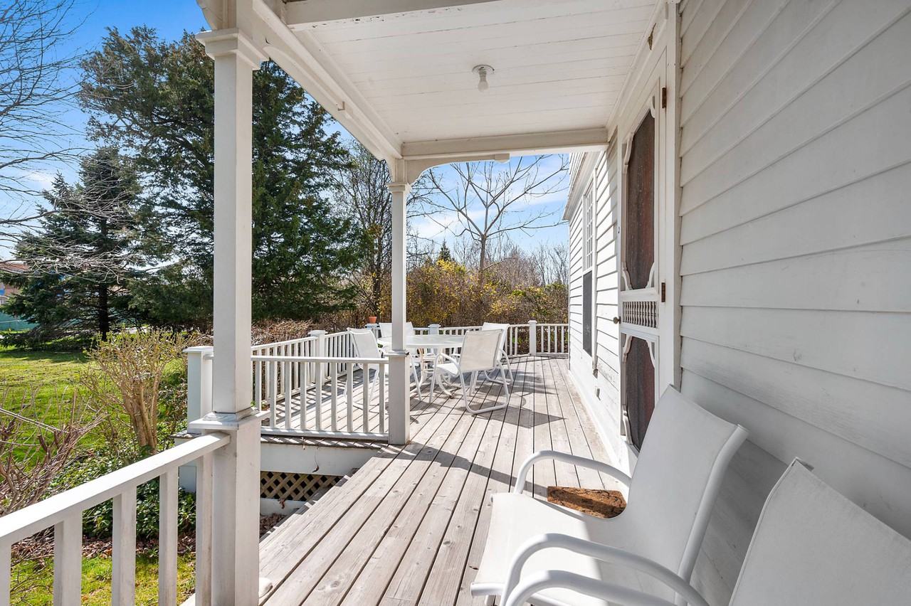 518 Bridge Ln - Photo 2 of 11