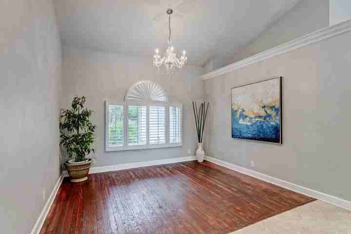 139 Brookhaven Ct - Photo 3 of 8