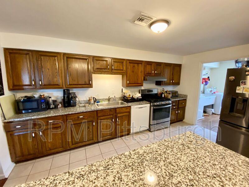 3900 Mintwood St Uppr #2 - Photo 2 of 21