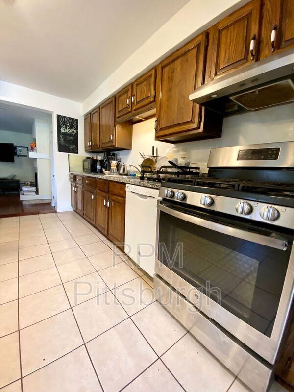 3900 Mintwood St Uppr #2 - Photo 3 of 21