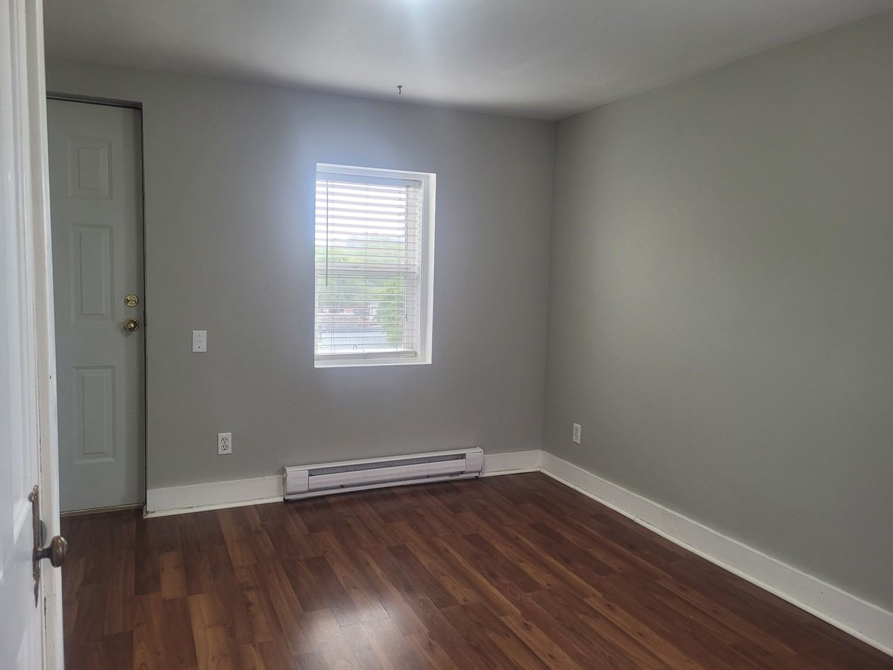11446 92 St Nw - Photo 2 of 17