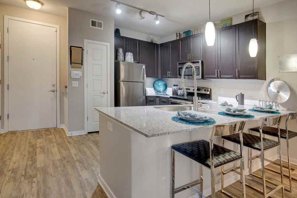 Luxe Scottsdale - Photo 3 of 27