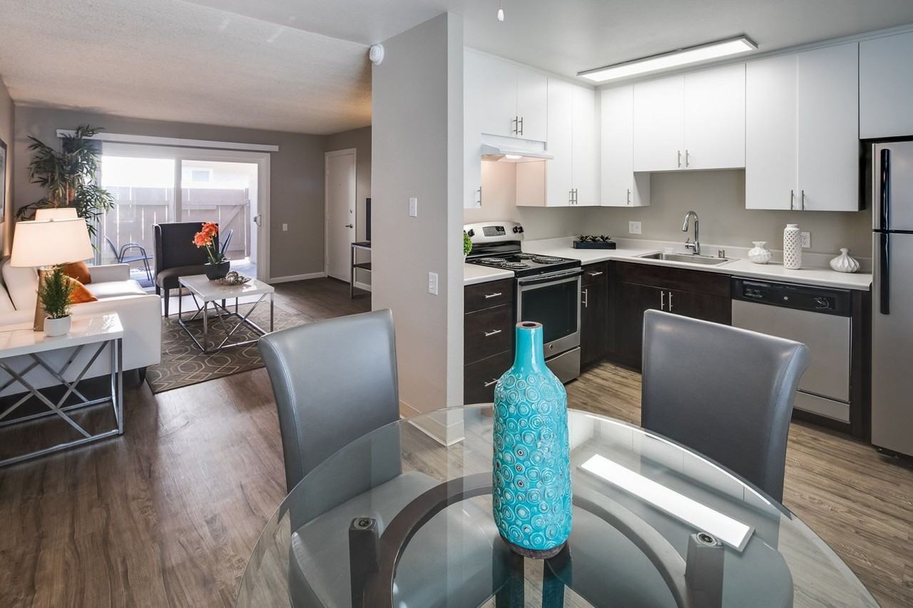 Barclay Square - Photo 3 of 41