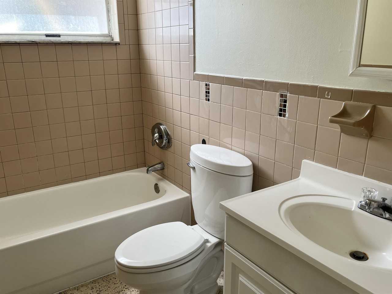 3715 Sw 91st Ave #1 - Photo 6 of 7