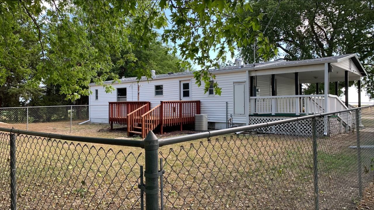 1203 N Brass Ave - Photo 3 of 22